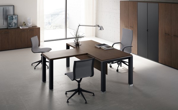 Schreibtisch mit integriertem Besprechungstisch La7