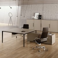 Schreibtisch mit Sideboard-Anbau La7